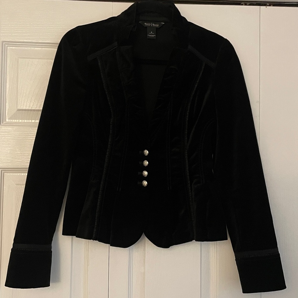 White House size 4 Black Market Women’s Black Blazer. EUC